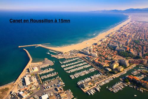 an aerial view of a city next to the water at Suite Miro Charme et volupté in Perpignan