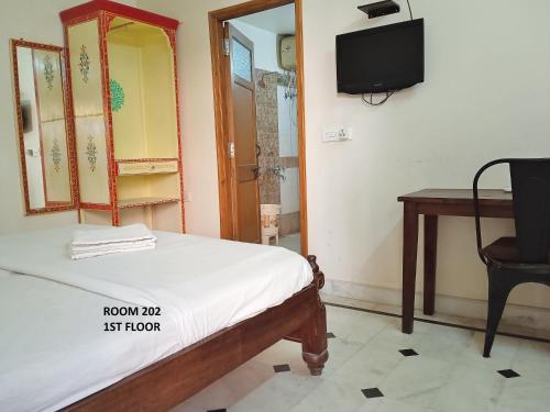 Una cama o camas en una habitación de Rigmor haveli