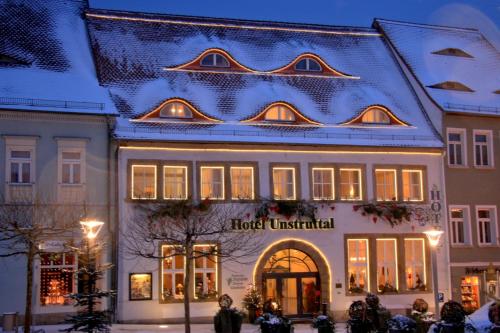 un edificio con una señal que lee hotel unido en Hotel Unstruttal, en Freyburg