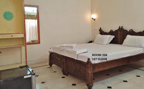 Una cama o camas en una habitación de Rigmor haveli