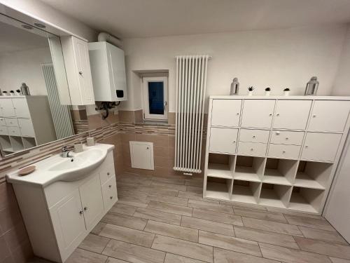 Η κουζίνα ή μικρή κουζίνα στο Cà di Dome 2 Appartamento vista mare