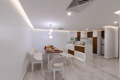 Køkken eller tekøkken på Coral Sun Beach