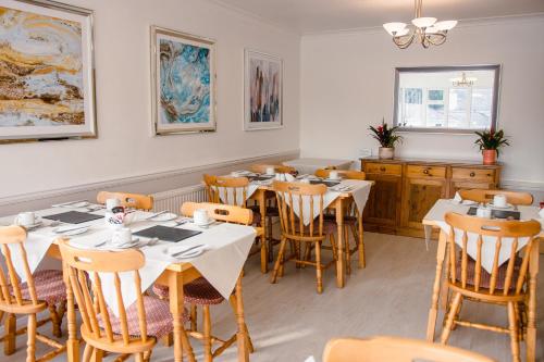 Un restaurante u otro lugar para comer en Silverlands Guest House