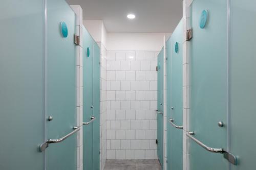 Vannituba majutusasutuses Bobopod Kebayoran Baru, Jakarta