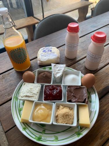 B&Bの敷地内または近くでの食事または食べ物