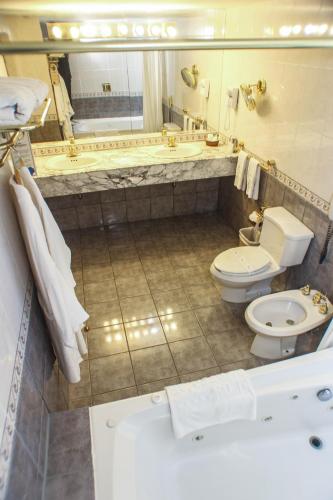 Ένα μπάνιο στο Hotel Los Parrales