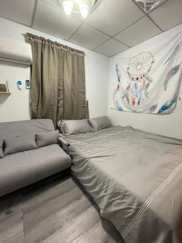 a room with two beds and a painting on the wall at 綠島-Hi Young 漾 in Green Island