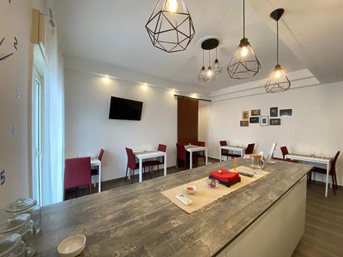 Televisyen dan/atau pusat hiburan di Ma&Mi Light Rooms