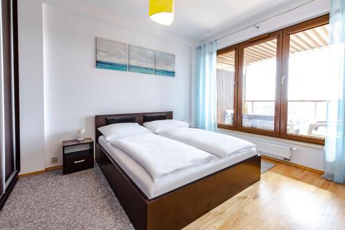 Posteľ alebo postele v izbe v ubytovaní VacationClub - Olympic Park Apartament A509