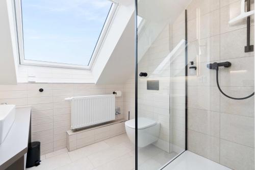 A bathroom at Hotel Garni Traube