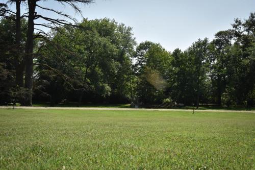 Ein Garten an der Unterkunft Domaine de Montcausson