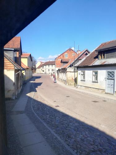 an empty street in a town with buildings at STĀRĶA APARTAMENTI in Kuldīga