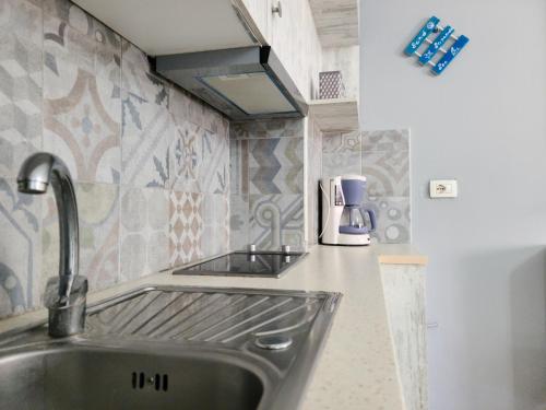 Fancy Summer Sea View Apartment - Image 5