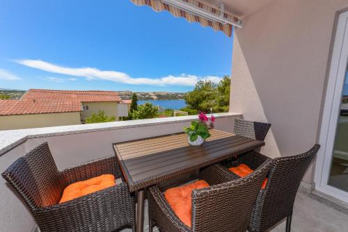 Balcony o terrace sa Apartments Amfora - cozy and modern apartments for up to 15 people, 100m from the sea and beach