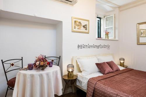 Music Hideout Old Town