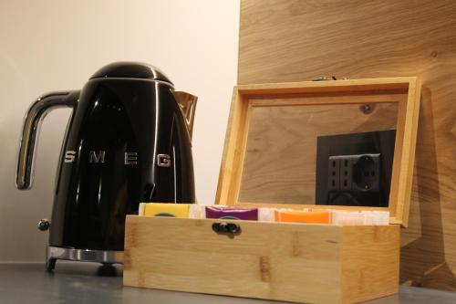 a black kettle sitting next to a wooden box at Appartamento Suite centro Livigno 4S - Sabrina in Livigno