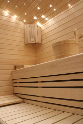 a sauna with a fan and a bucket in it at Appartamento Suite centro Livigno 4S - Sabrina in Livigno