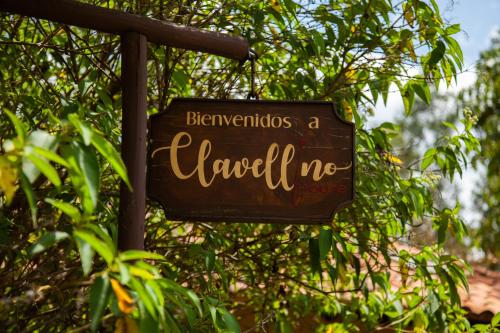 a sign that says benvimos a jewel me at Clavellino House en Villa de Leyva - Tranquilidad y Naturaleza en Reserva Natural Urbana! in Villa de Leyva