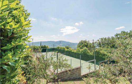 a tennis court in the middle of a field at Paucca 2 in San Valentino di Villa