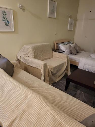 Un pat sau paturi într-o cameră la ATHENS HAUSE BY ATHENS