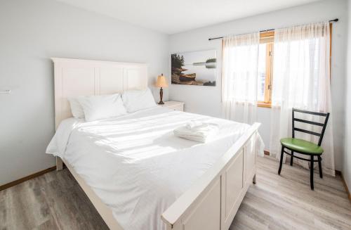 Ένα ή περισσότερα κρεβάτια σε δωμάτιο στο Aurora Bayside Inn