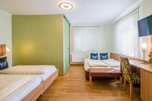 Postel nebo postele na pokoji v ubytování Hotel Goldener Löwe