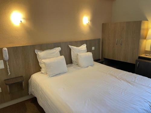 En eller flere senge i et værelse på La Vieille Auberge