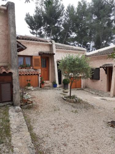 Foto Villa club Sanary dans résidence fermée et arborée 10min a pied de la plage 6