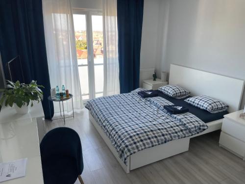Postel nebo postele na pokoji v ubytování Apartament KORNER Chełmońskiego Śrem