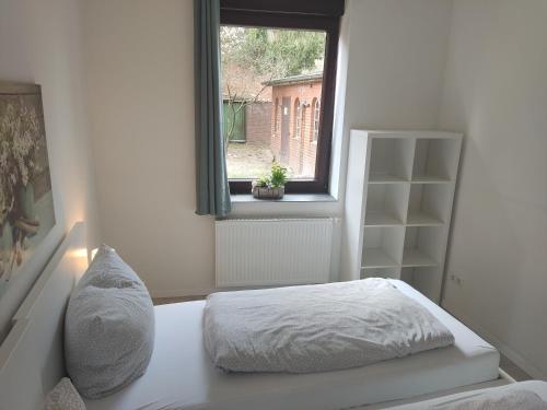 a white room with a bed and a window at FeWo Engler Lauenburg Bahnhofstraße in Lauenburg