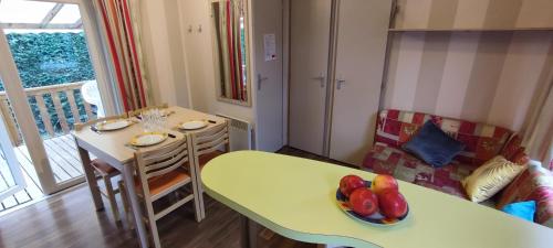 Gallery image of Mobil home 6 places in La Roque-dʼAnthéron