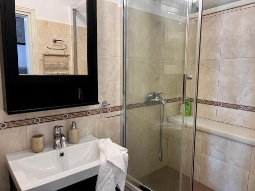 Ένα μπάνιο στο PETRA HOME heritage and hospitality