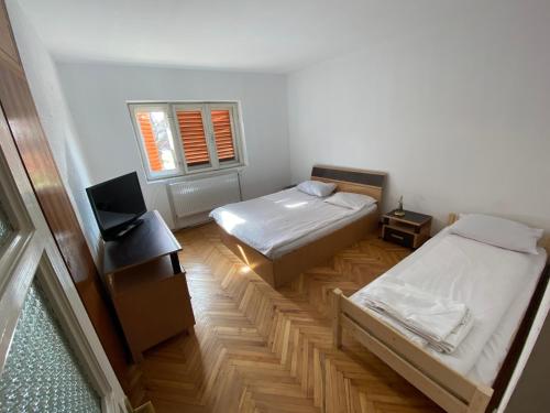 Кровать или кровати в номере Mirage The Welcome Rest Villa Self Service ! Cazare muncitori Ploiești