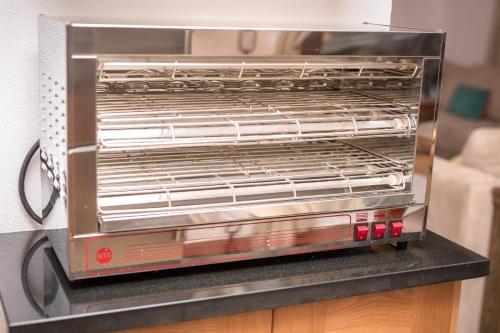 a toaster oven sitting on top of a counter at Casa Rural con skatepark y piscina " La Quijada del Lobo " in Llerena