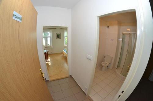 Koupelna v ubytování Penzion Pod pralesem