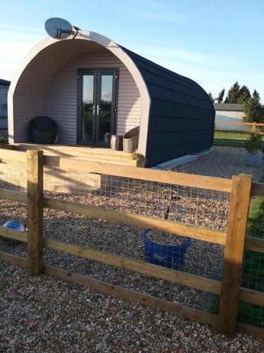 Φωτογραφία από το άλμπουμ του Heated Supersize Glamping Pod with ensuite bathroom, Wilburton, Nr Ely, Cambs σε Wilburton