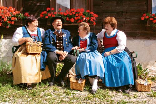 a group of people posing for a picture at Best Western Aparthotel Birnbachhöhe in Bad Birnbach