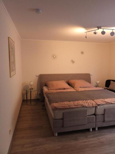 Postel nebo postele na pokoji v ubytování Ferienwohnung "Off Born" Familie Bremm