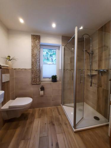 Ένα μπάνιο στο Ferienwohnung Im Bachtal