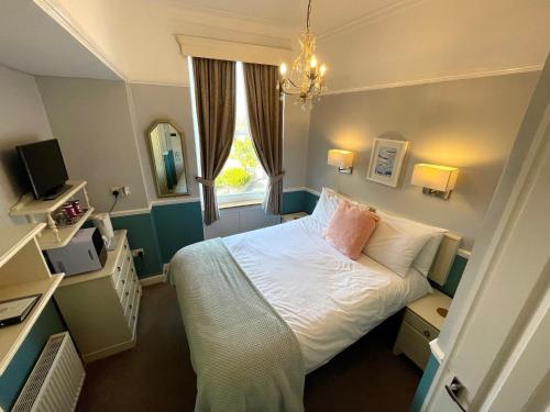 Кровать или кровати в номере Bayliss Hall Guesthouse