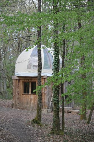 Das Gebäude in dem sich das Ferienhaus befindet