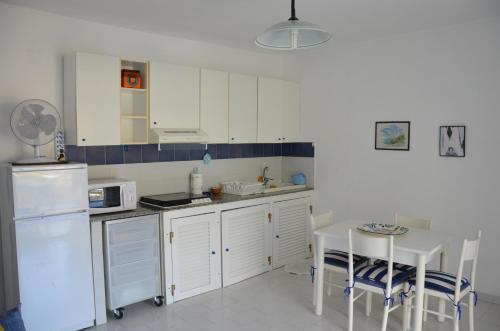 A kitchen or kitchenette at Ponza Holiday Homes - Cala Feola