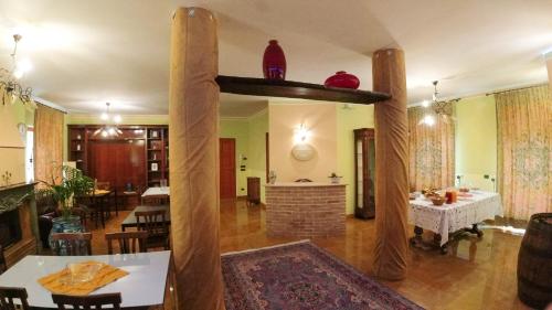 Il Piccolo Hotel tesisinde bir restoran veya yemek mekanı