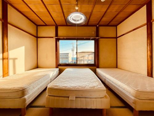 Una cama o camas en una habitación de 皆様お宿　海風