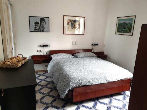 Un pat sau paturi într-o cameră la Appartamento turistico Sunset Home