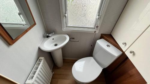 Ένα μπάνιο στο 8 berth deluxe pg157 GOLDEN PALM CHAPEL ST LEONARDS PALM GROVE