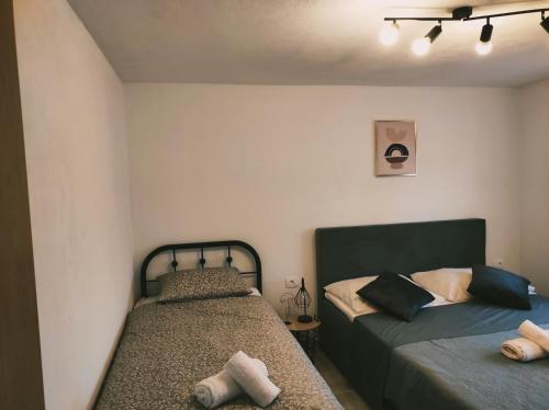 Apartments Zaton Draga tesisinde bir odada yatak veya yataklar