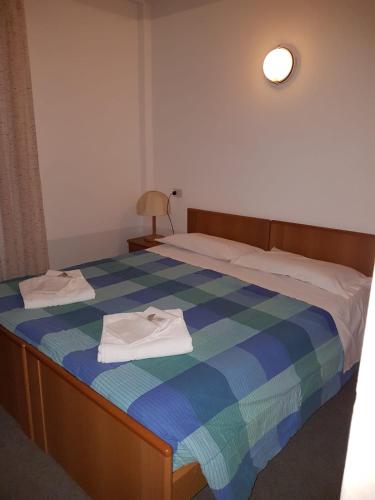 a bedroom with a bed with towels on it at Hotel Mirabeau in Bellagio