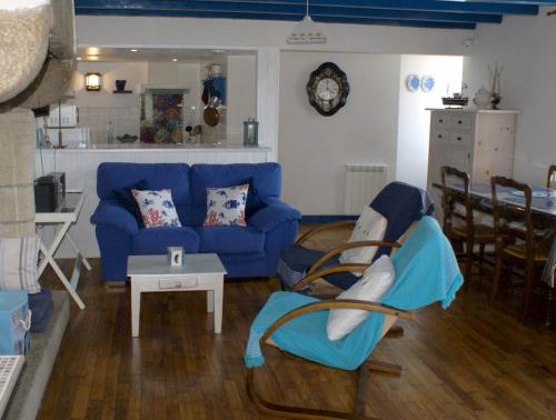 A seating area at Gîte Charbonnerie