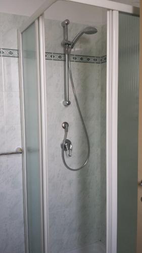 a shower with a shower head in a bathroom at Hotel Mirabeau in Bellagio